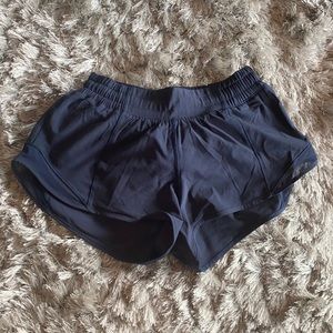 Navy Lululemon Hotty hot 2.5 inch, size 4.